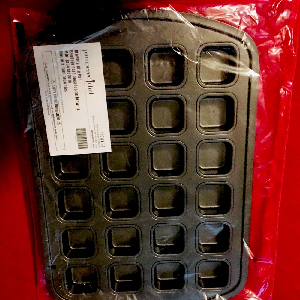 New Pampered Chef Brownie Bite Pan in Package